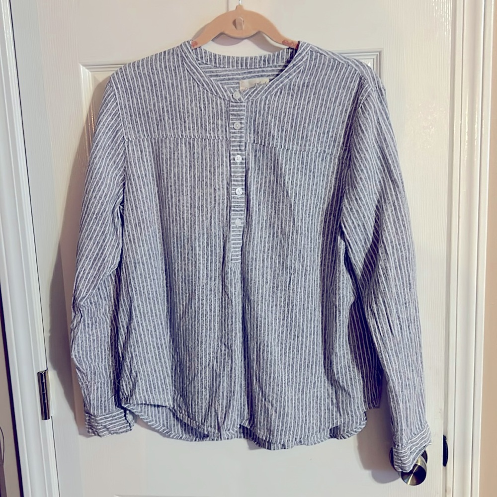 Blue and white striped Henley pull over. Universal Threads Sz XL VGUC $12